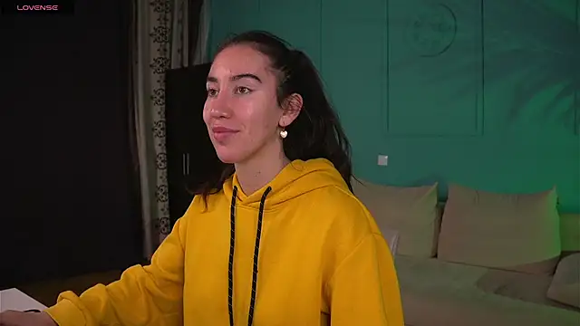 Belle Via online show from April 17, 3:25 pm