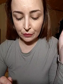 Selena-Selena online show from April 7, 8:33 pm