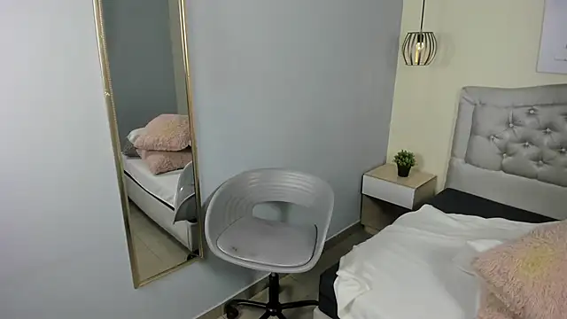 escarleth   online show from February 19, 1:32 pm