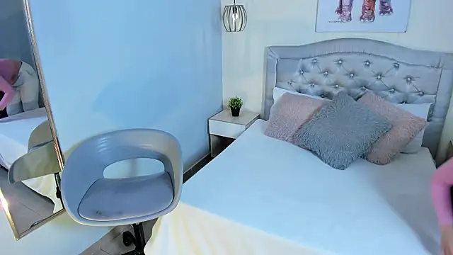 escarleth   online show from February 2, 2:05 pm