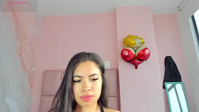 soyzarahtorres online show from October 31, 2:54 pm