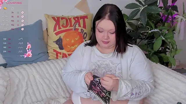 LilyBelll online show from October 15, 6:05 am