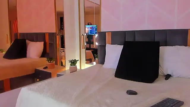 GabyPetit online show from November 13, 8:19 pm