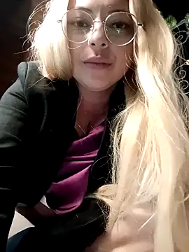 madelaine- online show from March 8, 3:21 am