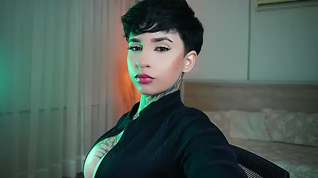 Snapshot of AliceShazaham_ chatting on September 16, 8:22 am AliceShazaham online show from September 16, 8:22 am