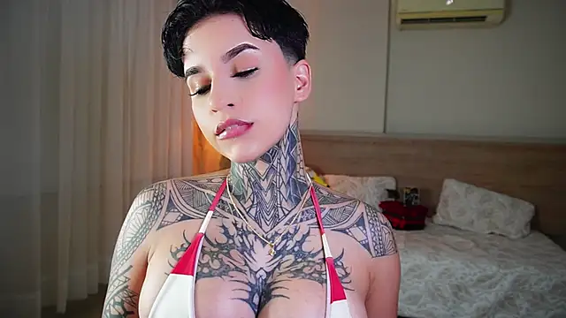 Snapshot of AliceShazaham_ chatting on October 19, 10:34 pm AliceShazaham online show from October 19, 10:34 pm