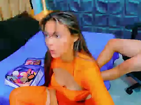 Snapshot of ValentinaAndTerry chatting on October 11, 11:14 am ValentinaAndTerry online show from October 11, 11:14 am