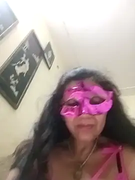 Snapshot of DesiMuffin chatting on October 22, 8:25 pm DesiMuffin online show from October 22, 8:25 pm