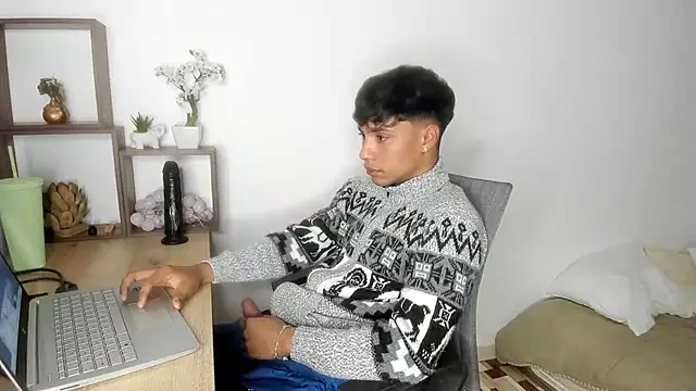 jonmaykolrose online show from October 26, 5:47 am