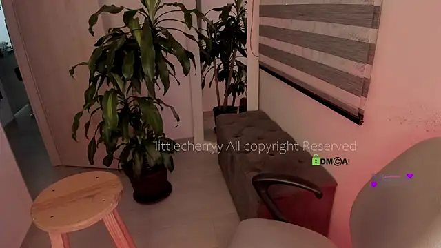 Snapshot of _littlecherryy_ chatting on October 5, 1:10 am  littlecherryy  online show from October 5, 1:10 am