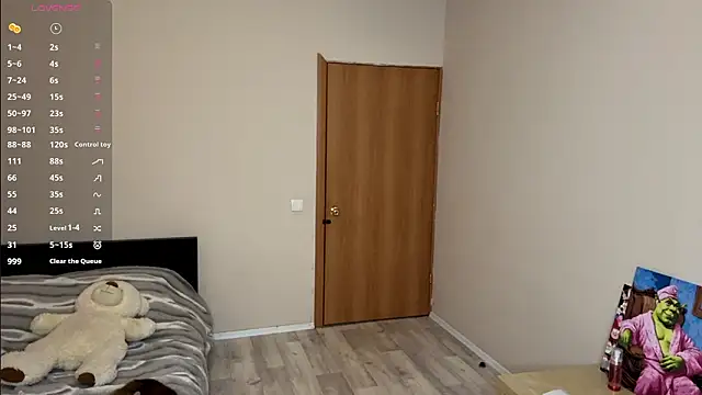 ZaraCreedon online show from February 5, 8:01 pm