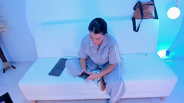 Ada Monroe10 online show from November 11, 1:41 pm