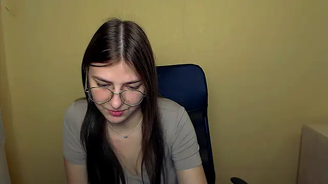 Luna Lush  online show from October 11, 9:25 am