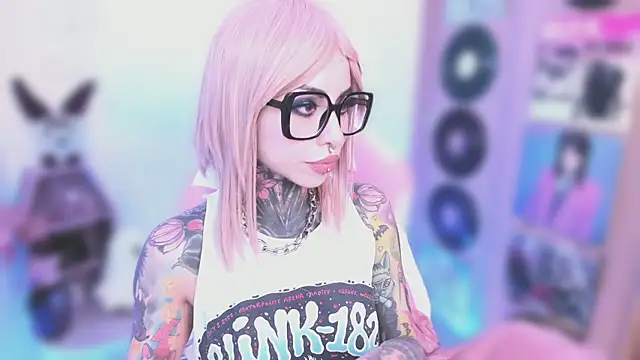 NikkiRamone online show from January 6, 5:38 pm