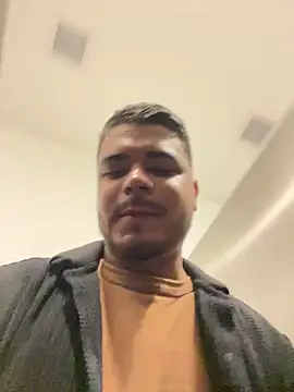 thiagowes online show from April 25, 3:31 pm