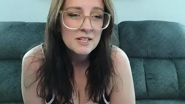 TheBustyHouseWife online show from May 14, 4:13 pm