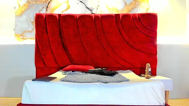 MAISE HILL1 online show from November 12, 1:42 pm