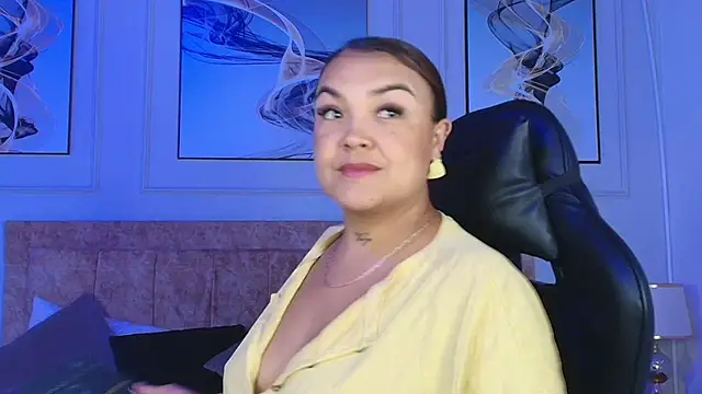 lyn adamns online show from September 11, 9:15 pm