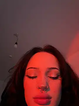 madelinexx online show from February 3, 12:10 pm