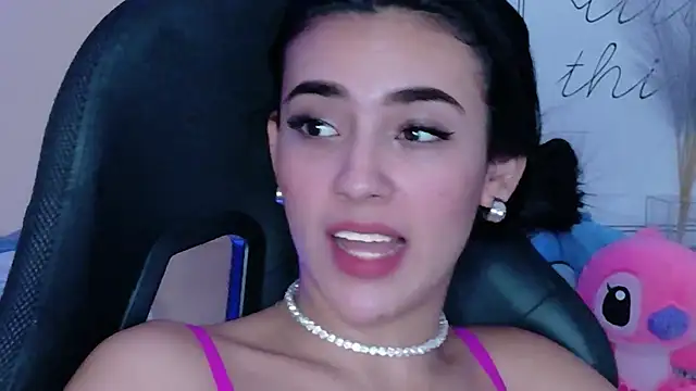 Snapshot of IsaValencia chatting on October 17, 2:04 am IsaValencia online show from October 17, 2:04 am