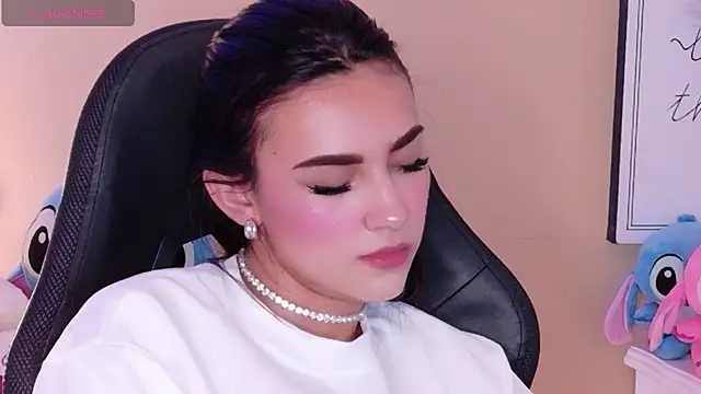 Snapshot of IsaValencia chatting on October 16, 12:35 am IsaValencia online show from October 16, 12:35 am