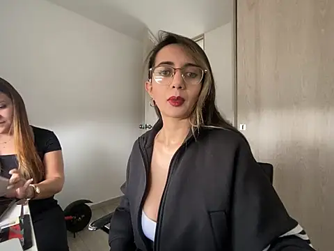 HannaOlsen183 online show from February 24, 7:12 pm