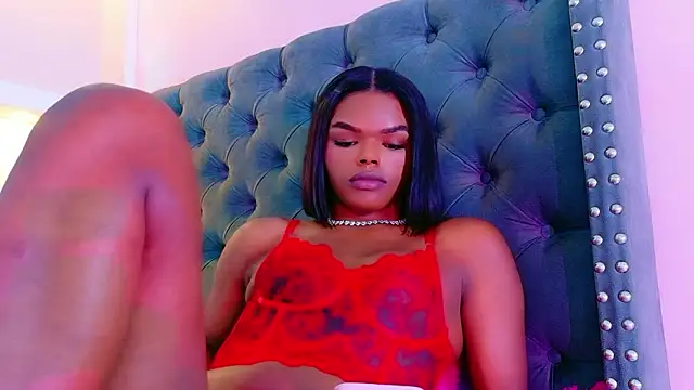 CamiEstrada online show from February 4, 7:00 am