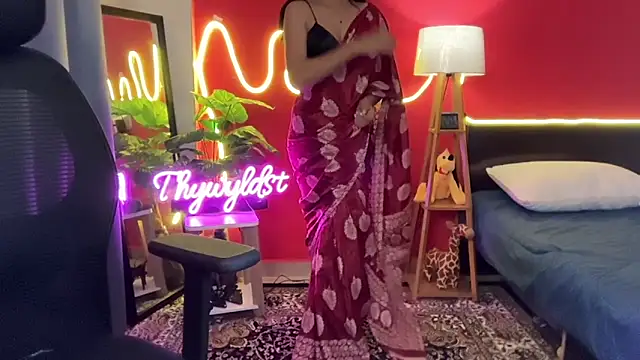 Snapshot of thywyldst69 chatting on October 13, 8:33 pm thywyldst69 online show from October 13, 8:33 pm