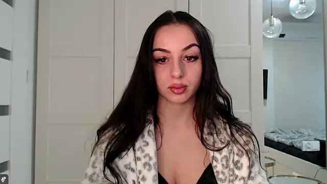 courtneyPerfect online show from February 17, 8:02 am