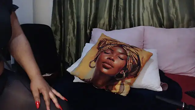 Foxybrownxx1 online show from February 19, 6:07 pm