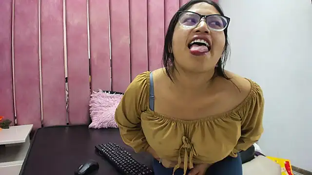 Miaa Smiith  online show from November 28, 3:53 am