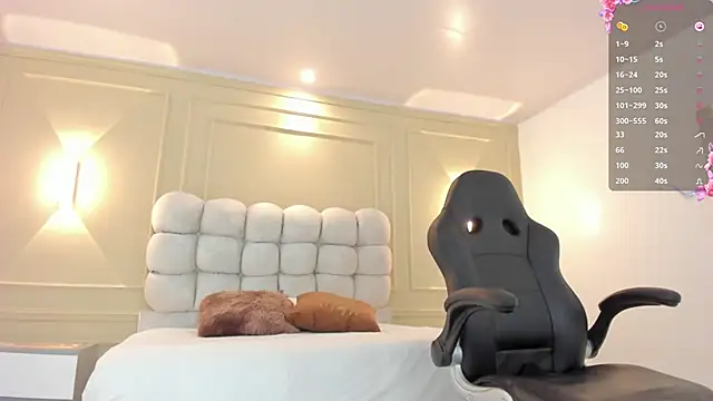 ALICESTARKK online show from April 15, 1:00 pm