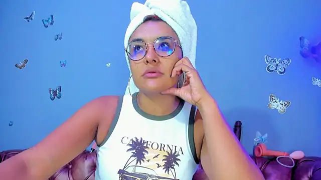 Kaira mosse online show from April 10, 12:33 pm