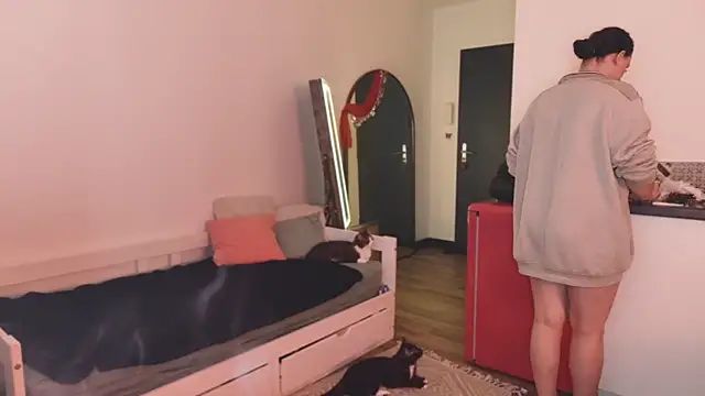 Celeste Off online show from November 25, 8:20 pm