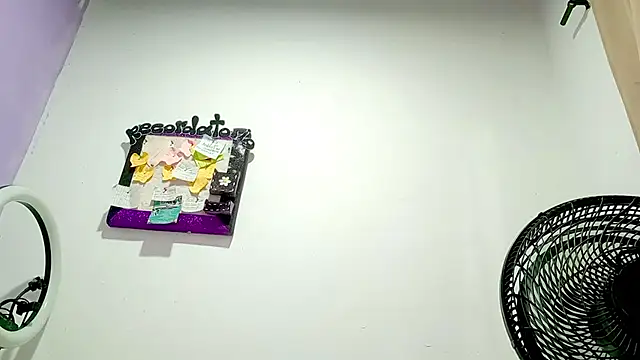 PetiteIvoryQueen19 online show from February 7, 12:36 am