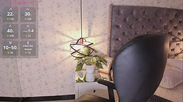 LanaJones  online show from June 22, 1:41 pm