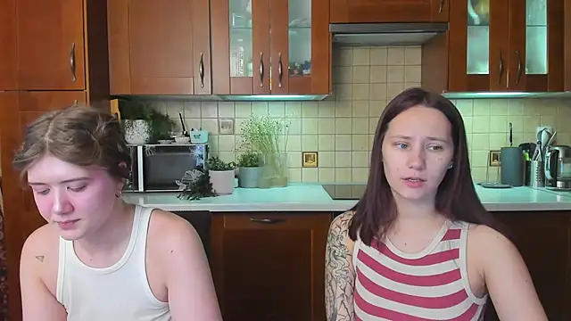 HotCaramellsTV online show from April 28, 10:52 am