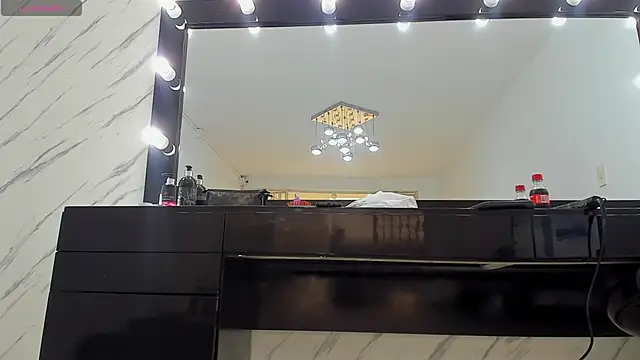 ElisabethMassey online show from November 7, 2:00 pm