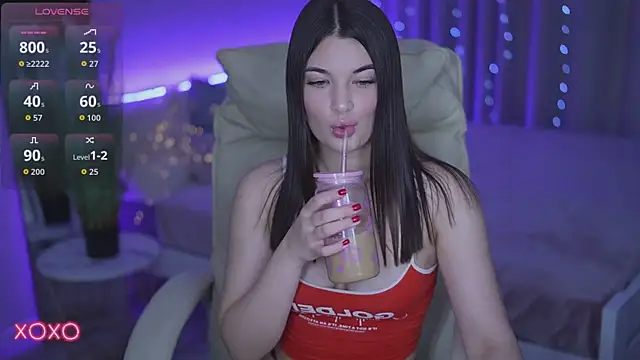 YourLolaBunny online show from October 6, 6:45 pm