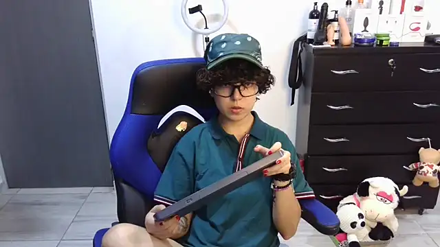 thomascooper7 online show from September 13, 9:56 pm