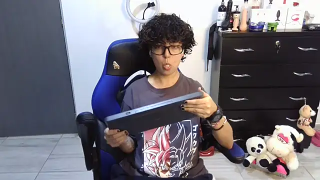 thomascooper7 online show from September 10, 7:36 pm