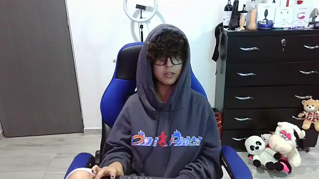 thomascooper7 online show from October 28, 2:28 am