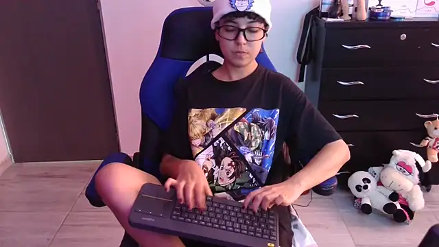 thomascooper7 online show from December 3, 6:54 pm