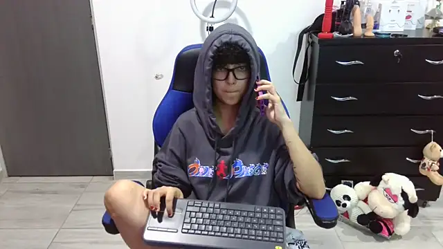 thomascooper7 online show from March 11, 12:59 am