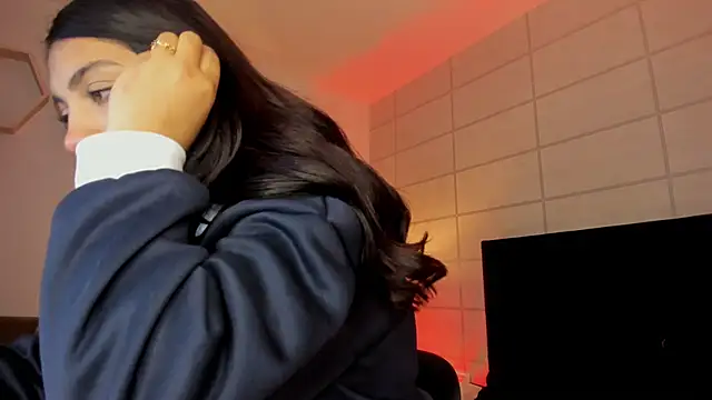 Christine Laam online show from November 10, 12:00 pm