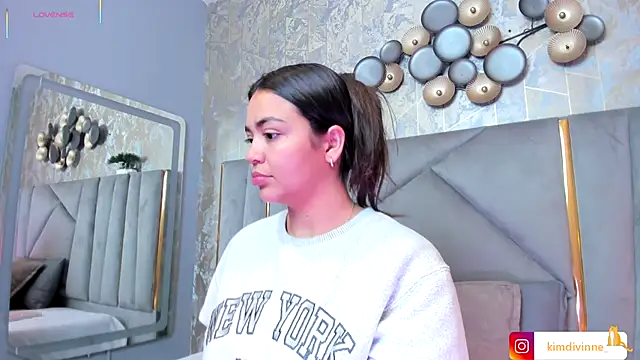 KimDevinne online show from October 4, 3:23 am