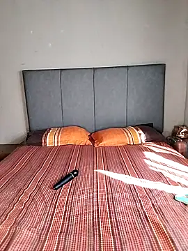 ThickPearlx23 online show from April 5, 7:40 am