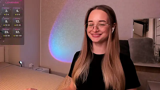 Tiffanyhunt online show from October 28, 1:28 pm