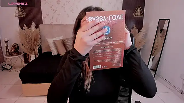 DanaaRey online show from January 7, 11:35 am