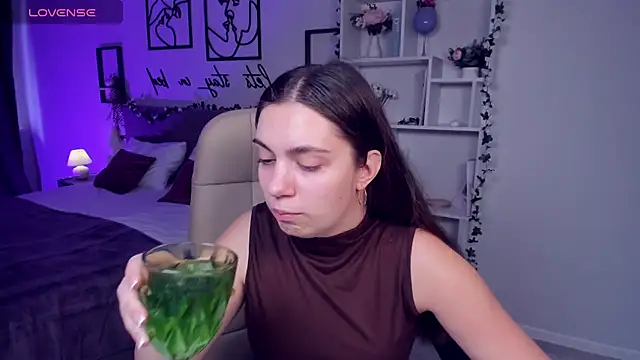 DaniellaLovely online show from October 26, 11:05 am